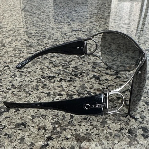 Gucci Glossy Black Sunglasses - Picture 2 of 7